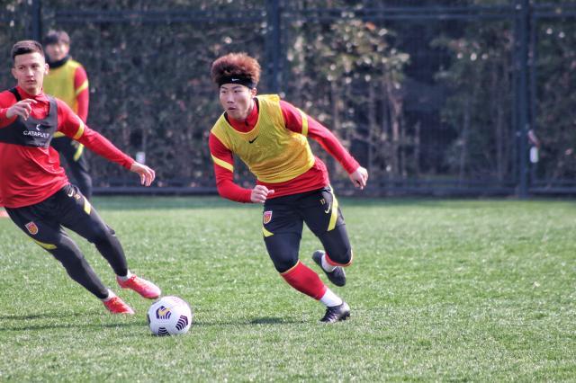 开云娱乐-01国奥上海集训考察锋线 要从20余人寻觅最佳组合